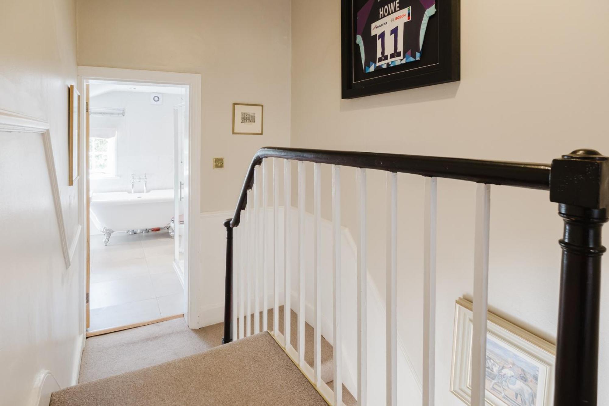 Gorgeous Townhouse With Garden & Open Living Apartment *