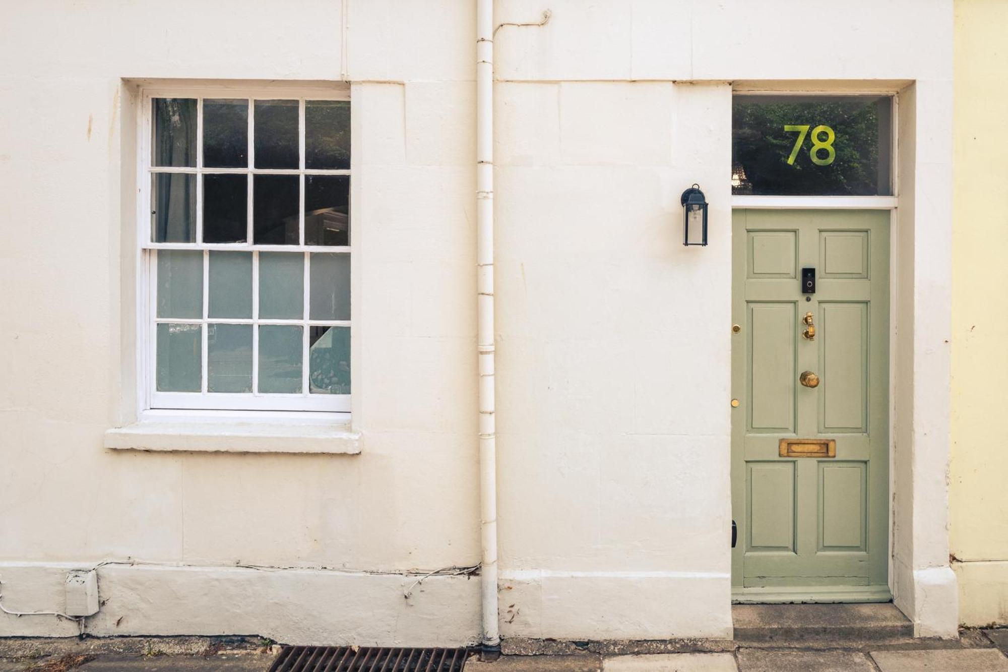 Gorgeous Townhouse With Garden & Open Living Apartment *