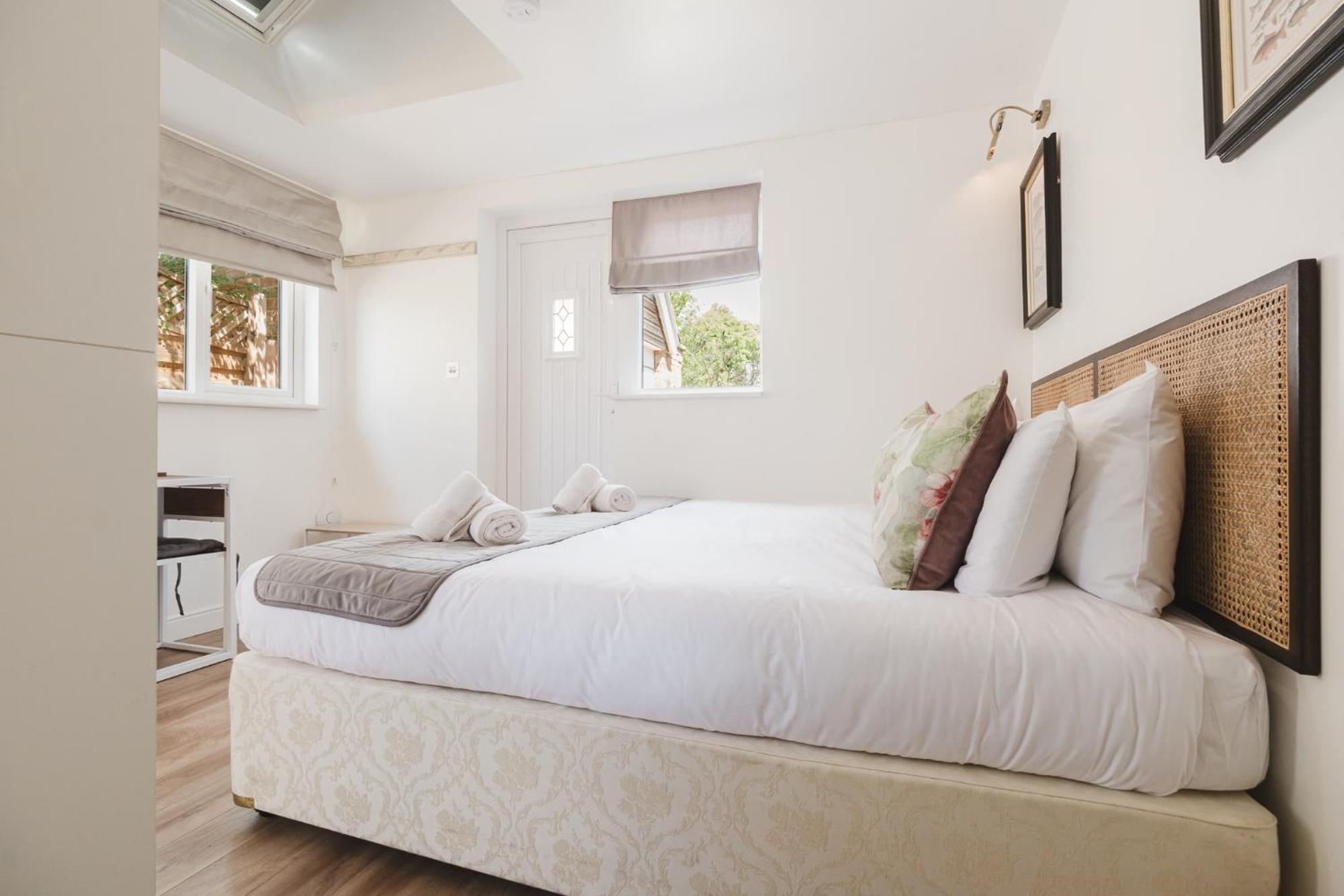 Gorgeous Townhouse With Garden & Open Living Apartment *