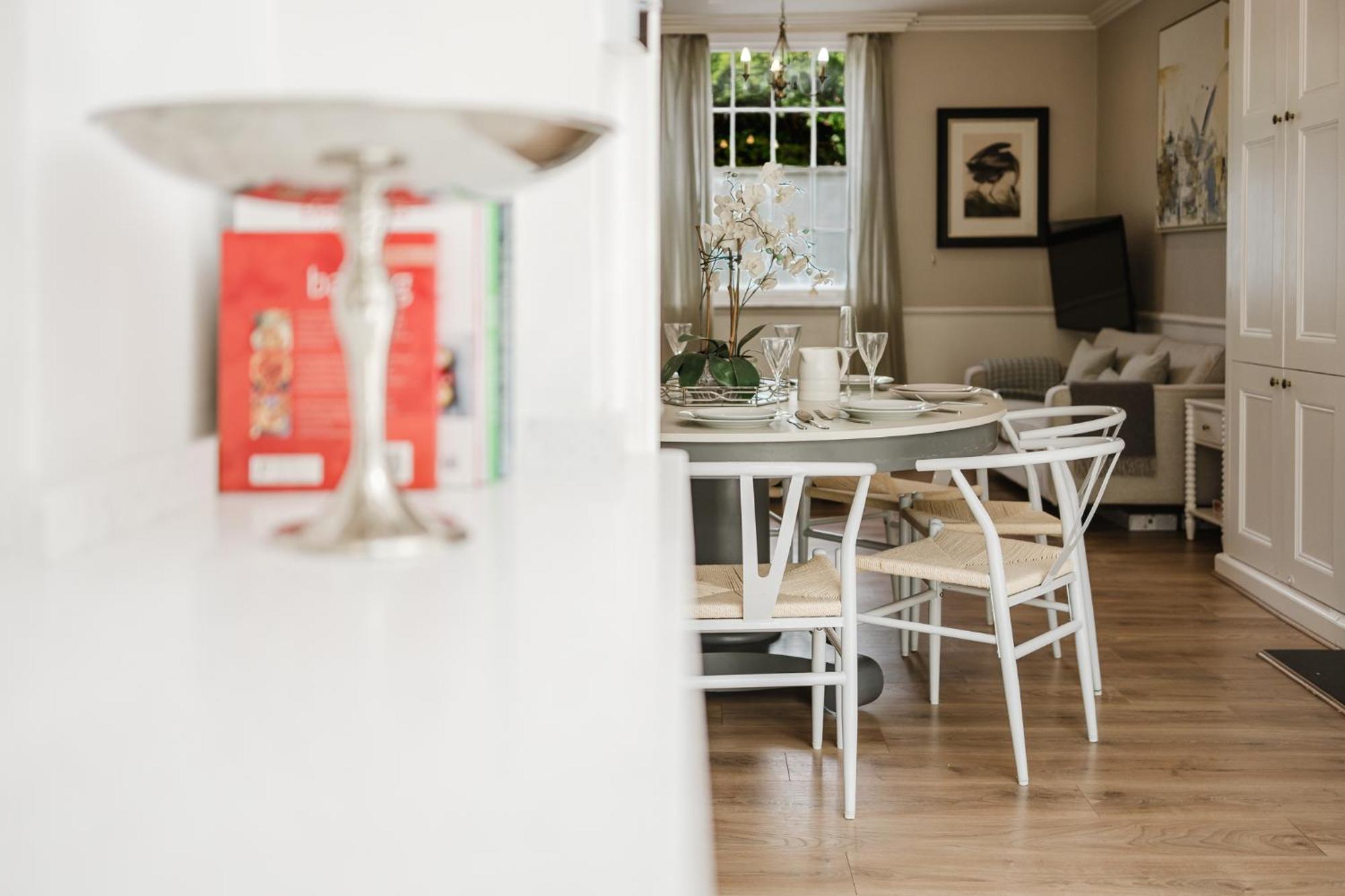 Gorgeous Townhouse With Garden & Open Living *