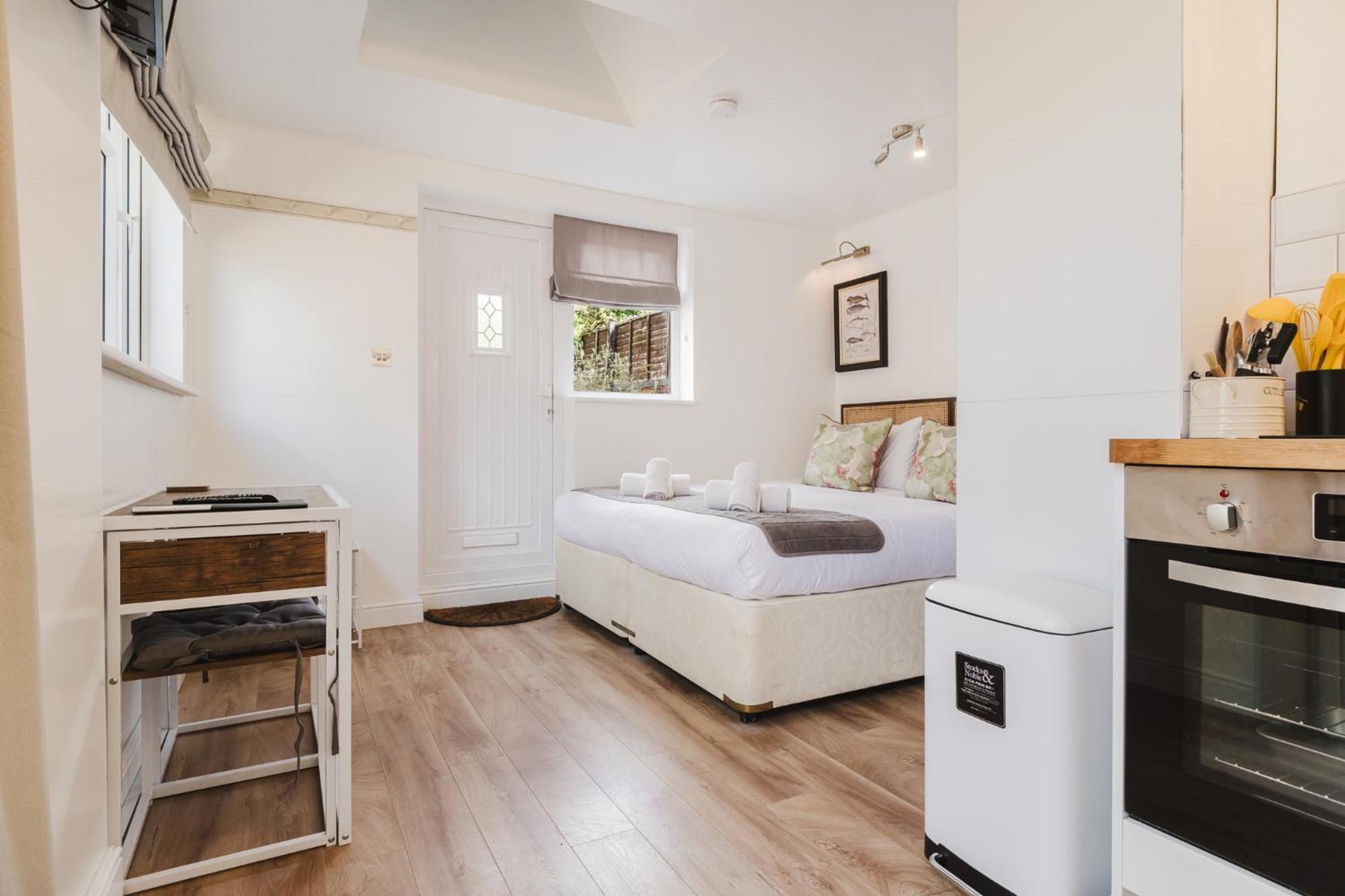 Gorgeous Townhouse With Garden & Open Living Apartment Cheltenham