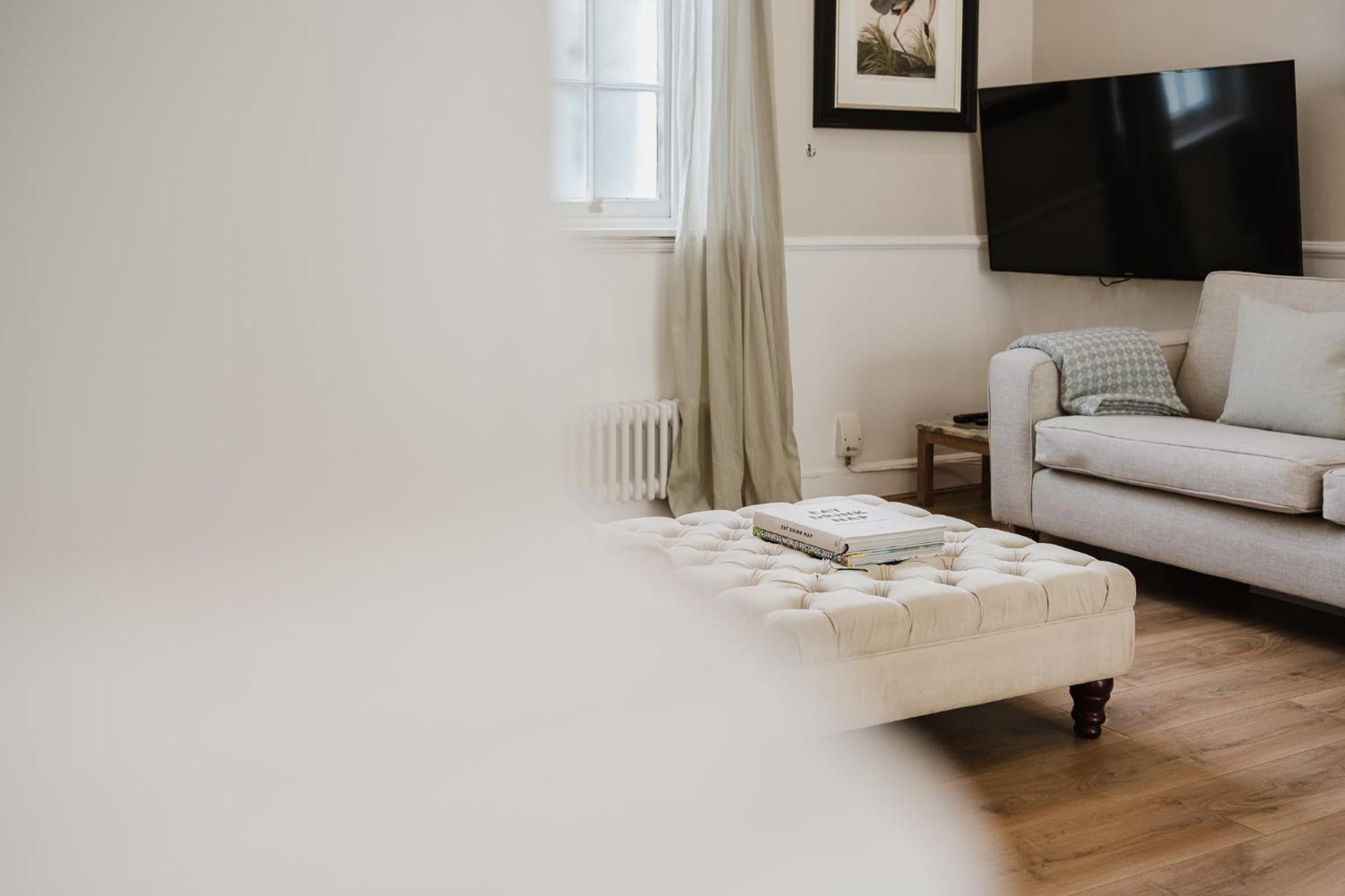 Gorgeous Townhouse With Garden & Open Living Apartment Cheltenham