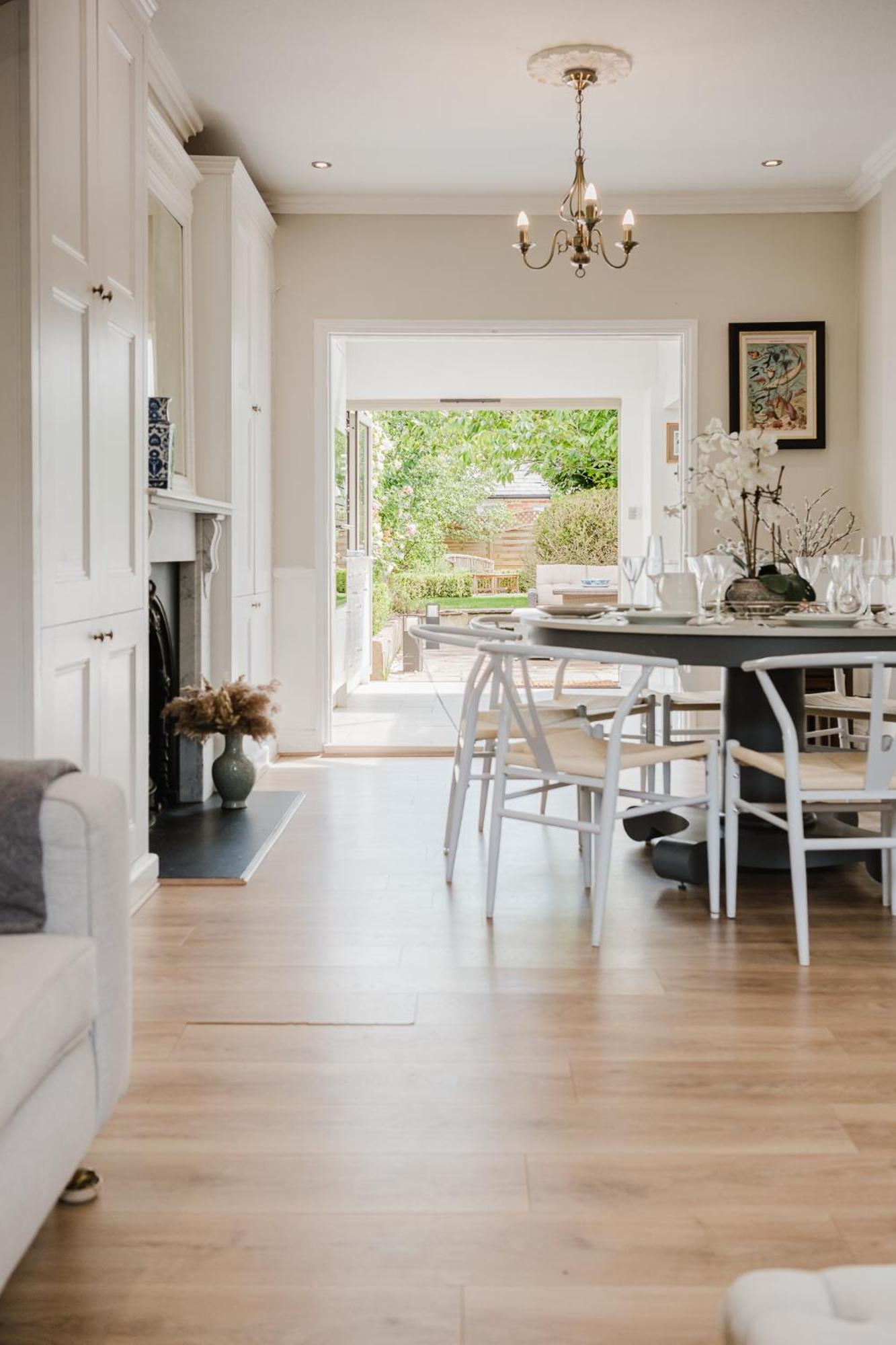 Gorgeous Townhouse With Garden & Open Living Cheltenham