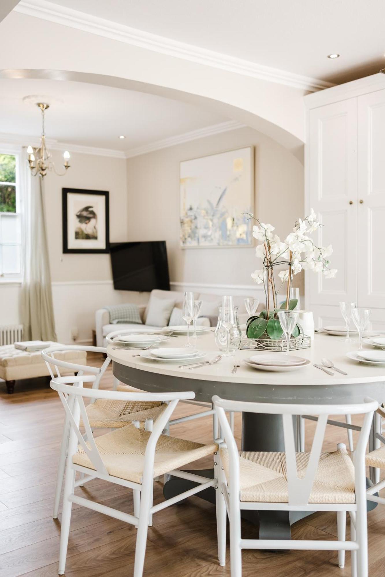 Gorgeous Townhouse With Garden & Open Living Apartment