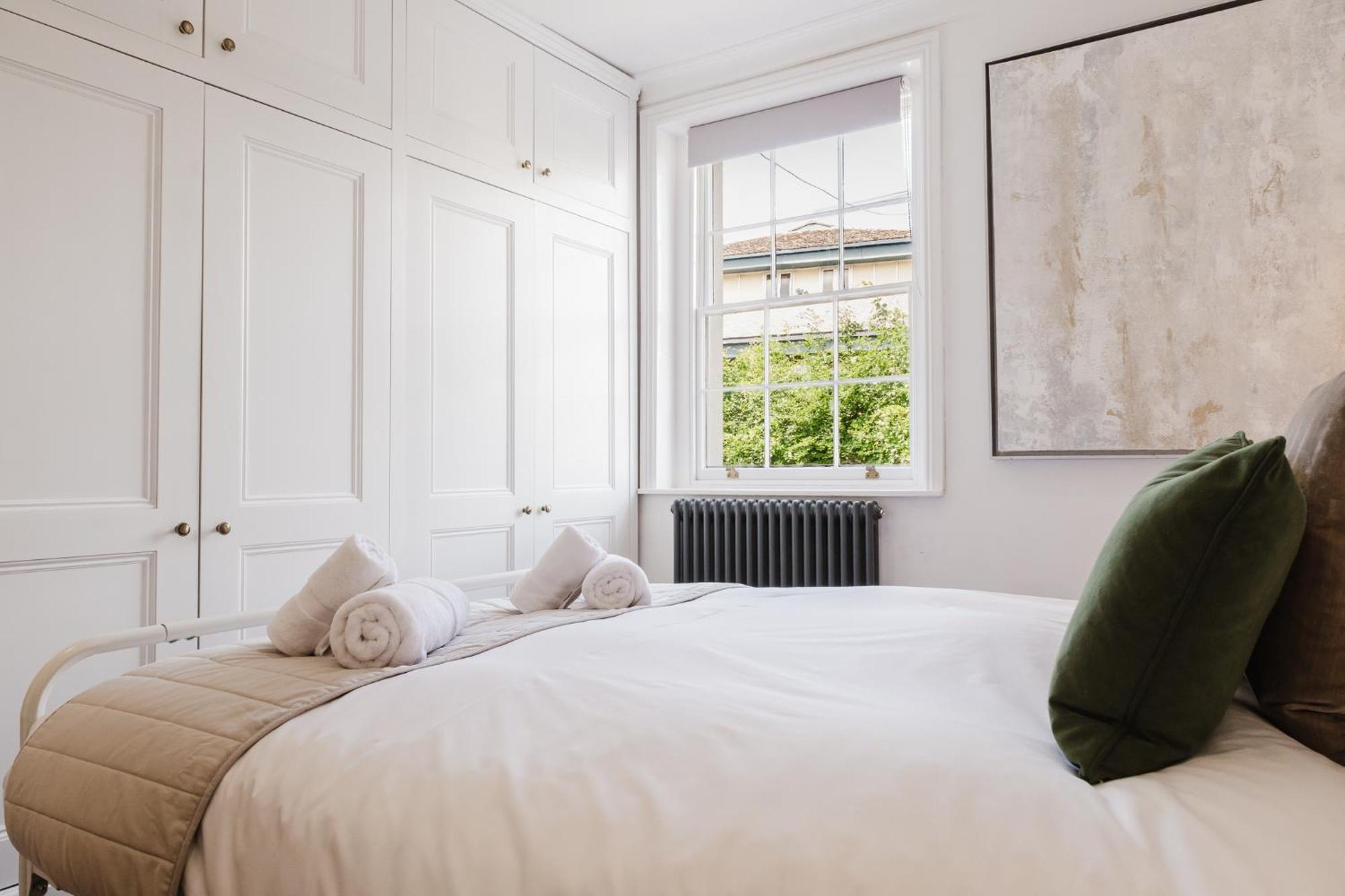 Gorgeous Townhouse With Garden & Open Living Cheltenham