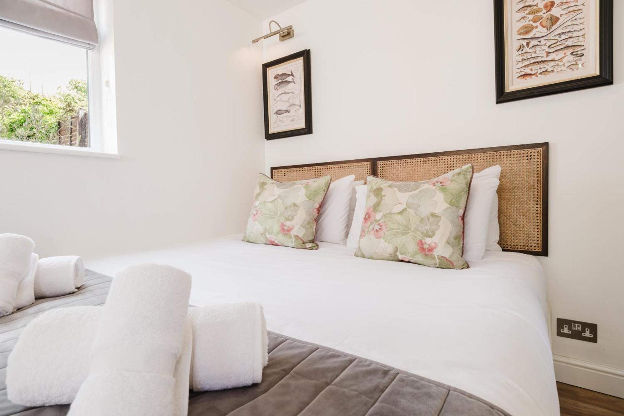 Gorgeous Townhouse With Garden & Open Living Apartment